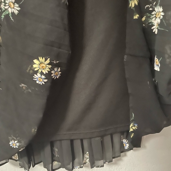 Zara pleated floral printed black midi skirt. Size X- Small - Picture 4 of 7